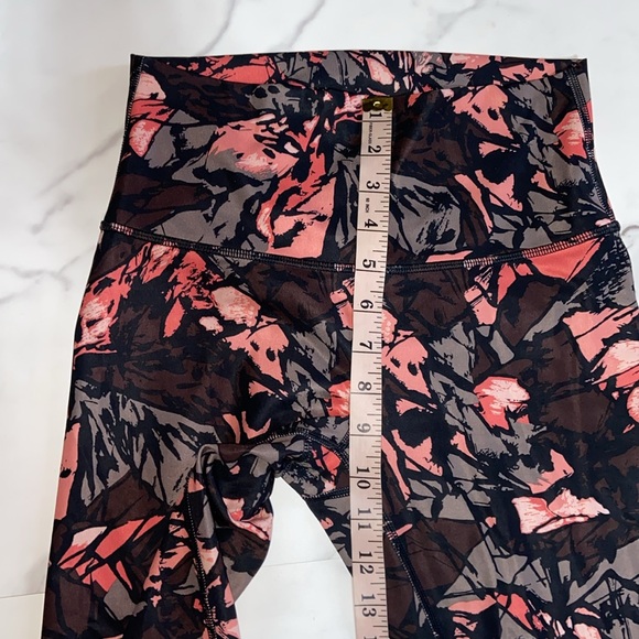 Lululemon Discontinued Leggings 25” inseam - Picture 8 of 16